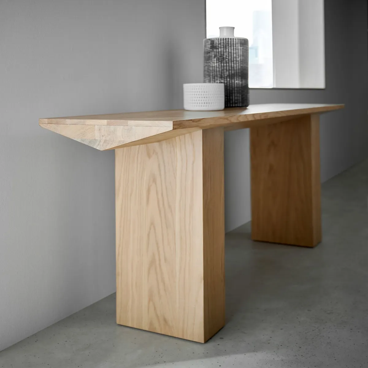 CRATE & BARREL - Consola Van