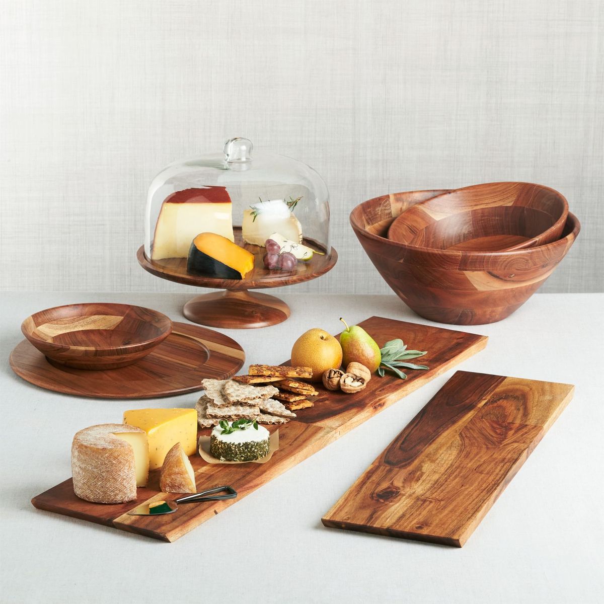 CRATE & BARREL - Pedestal para servir Carson Acacia