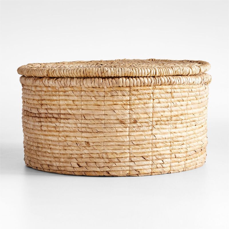 CRATE & BARREL - Cesta Seaton en Rattán 28 cm x 51 cm 