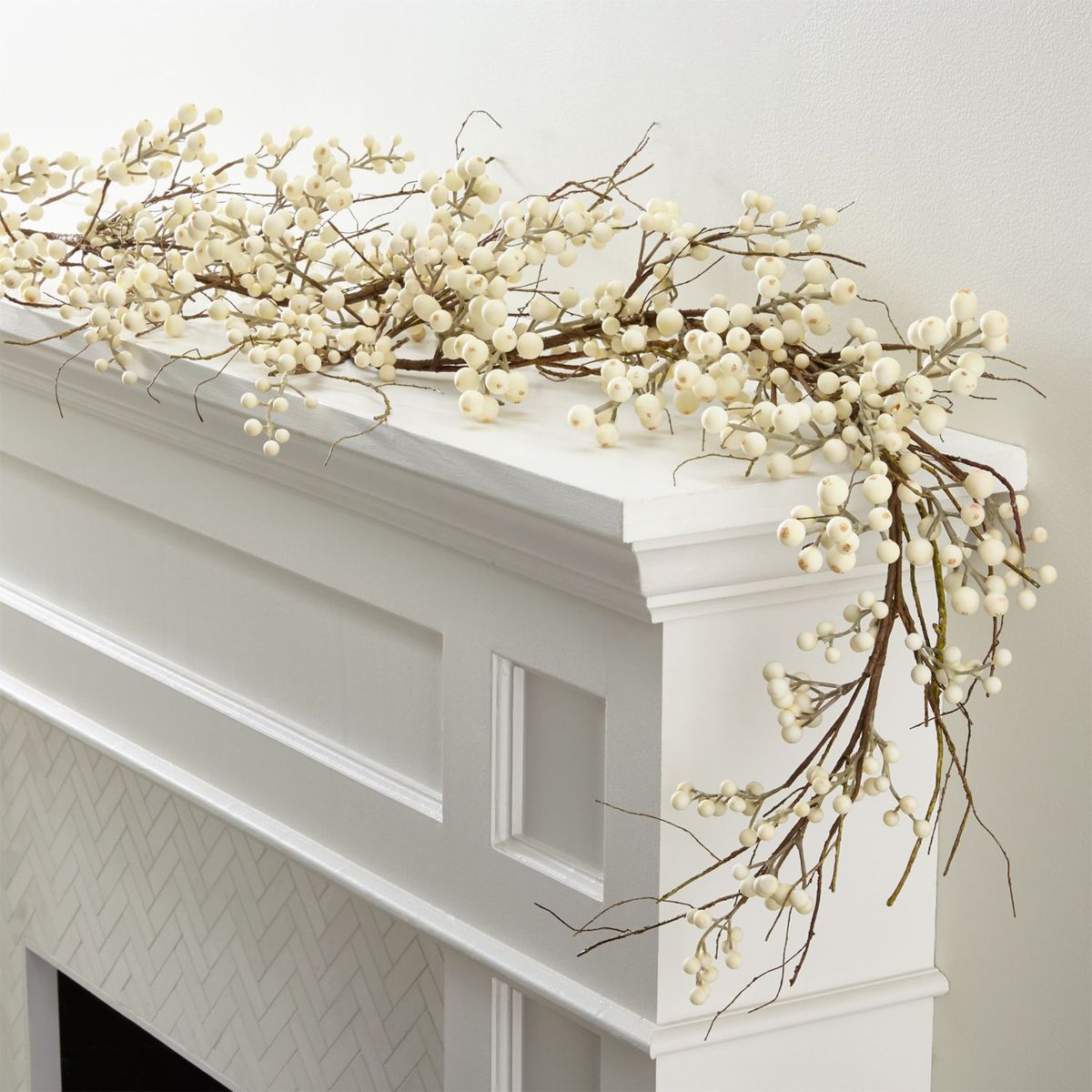 CRATE & BARREL - Guirnalda navideña Faux White Ilex Berry en Poliuretano 8 cm x 183 cm