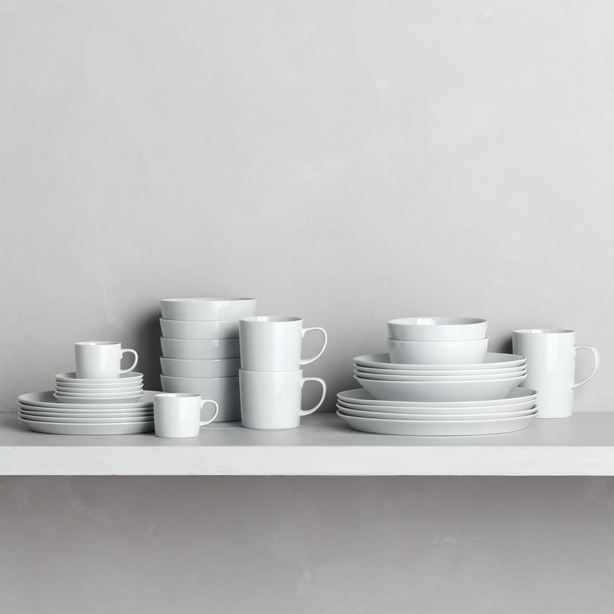 CRATE & BARREL - Plato de ensalada Verge en Porcelana 22 cm x 2 cm