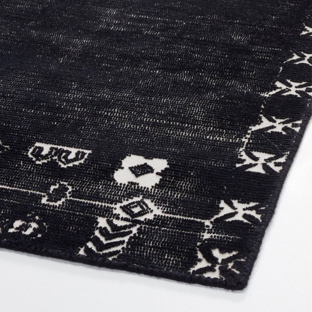 CRATE & BARREL - Alfombra Erria Negra en Lana