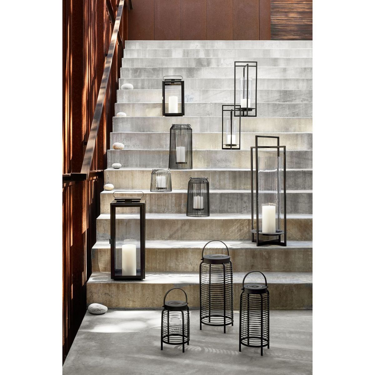 CRATE & BARREL - Candelabro Dune Hierro 46 x 18 cm