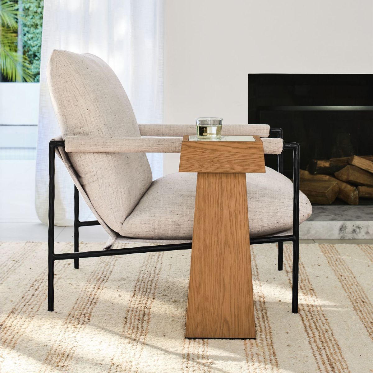 CRATE & BARREL - Mesa auxiliar Seriana