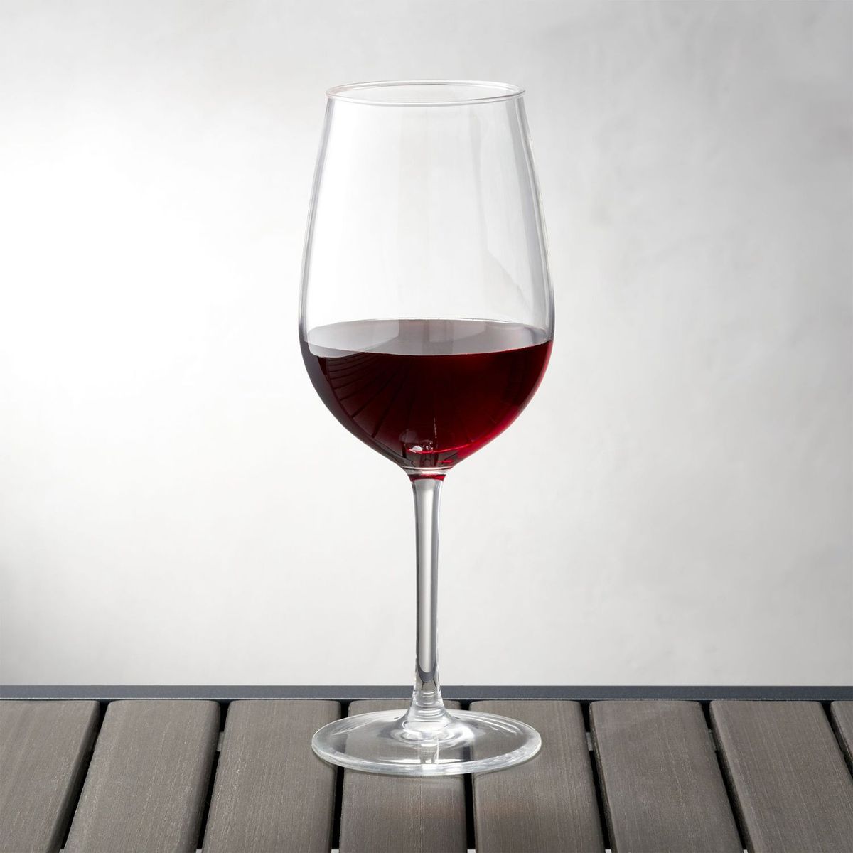 CRATE & BARREL - Copa de vino  de Acrílico  22 oz