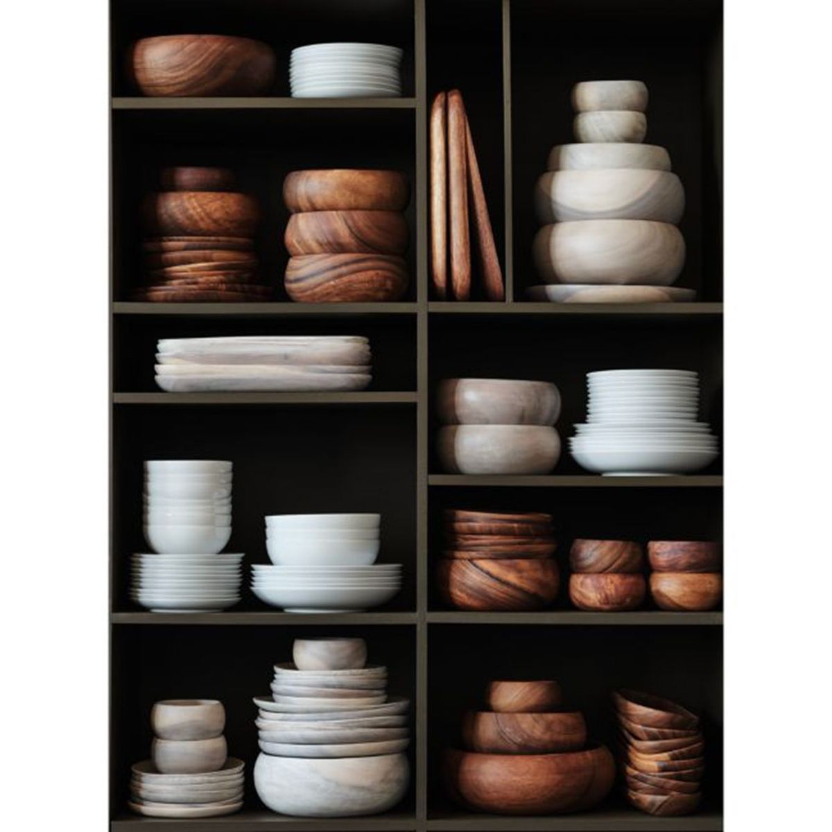CRATE & BARREL - Plato base  Madera  23 cm