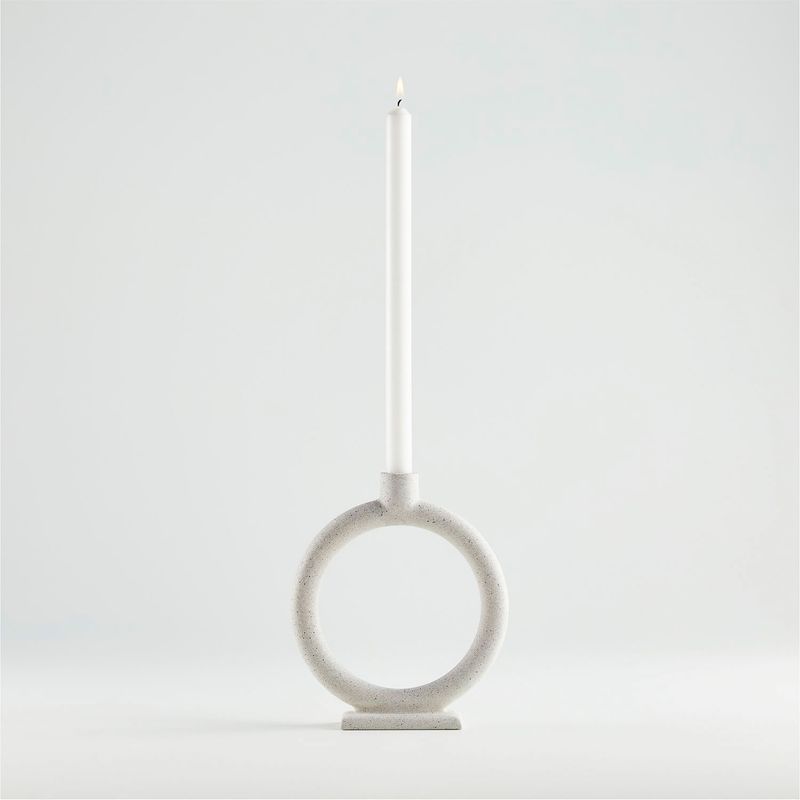 CRATE & BARREL - Candelabro Lorin en Cemento 20 cm x 18 cm 