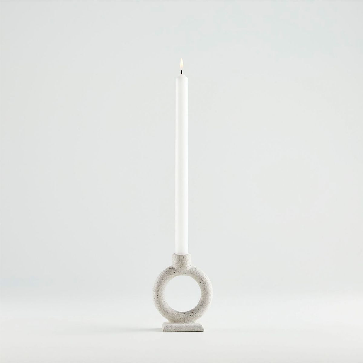 CRATE & BARREL - Candelabro Lorin en Cemento 12 cm x 10 cm 