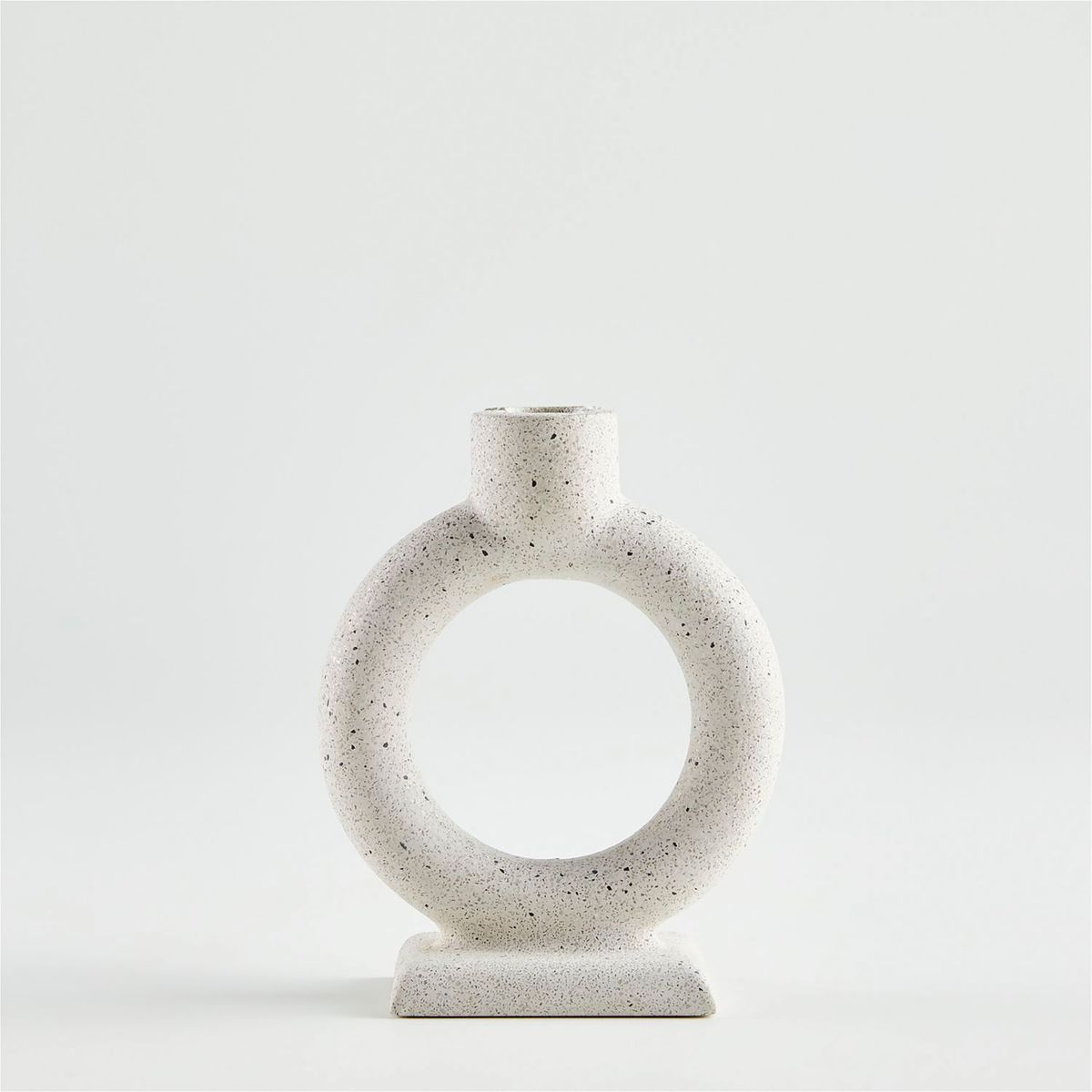 CRATE & BARREL - Candelabro Lorin en Cemento 12 cm x 10 cm 