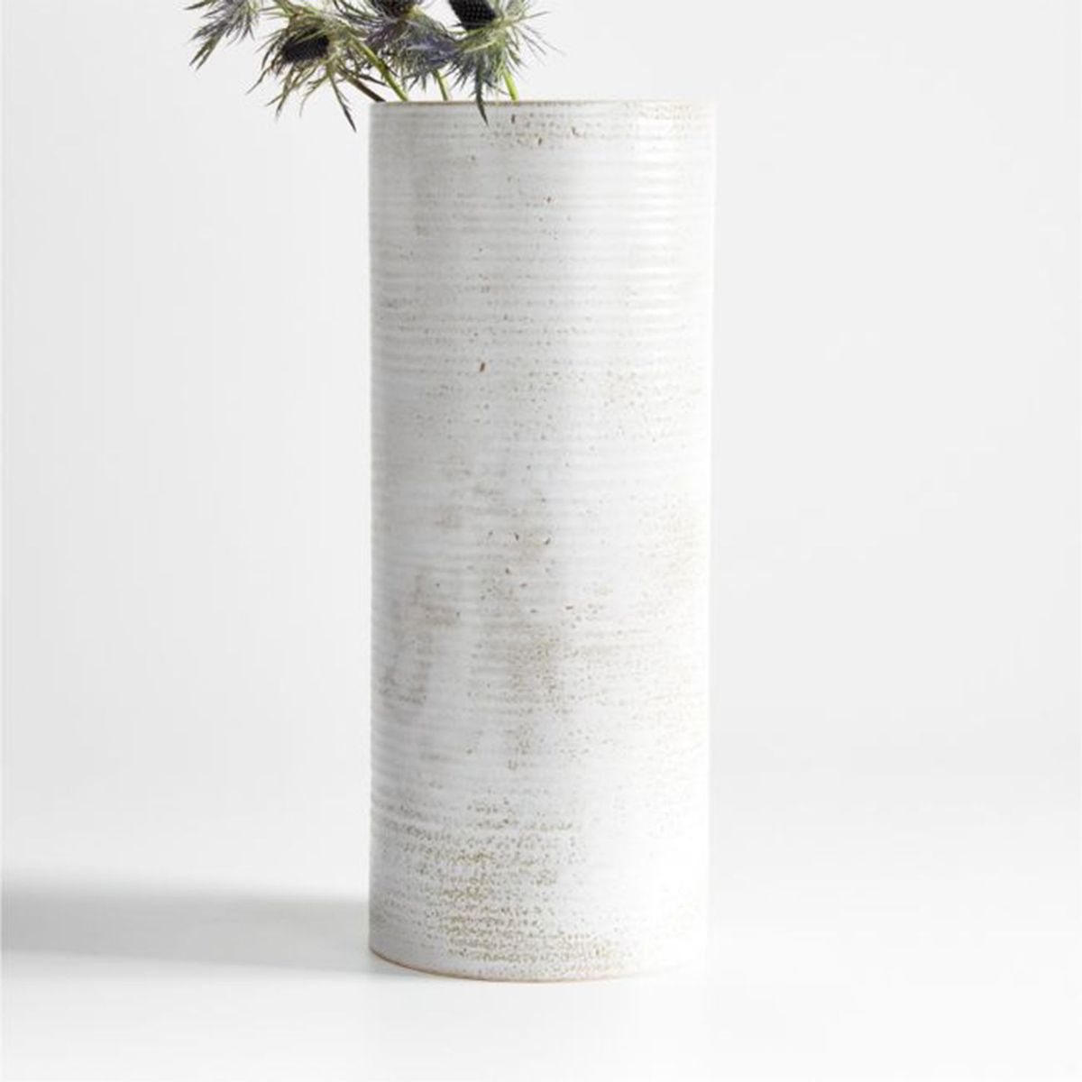 CRATE & BARREL - Florero Principle Ribbed en Cerámica 46 cm x 19 cm 