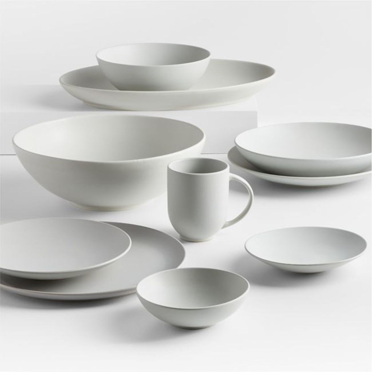 CRATE & BARREL - Plato principal Craft Stone en Gres 28 cm x 2 cm