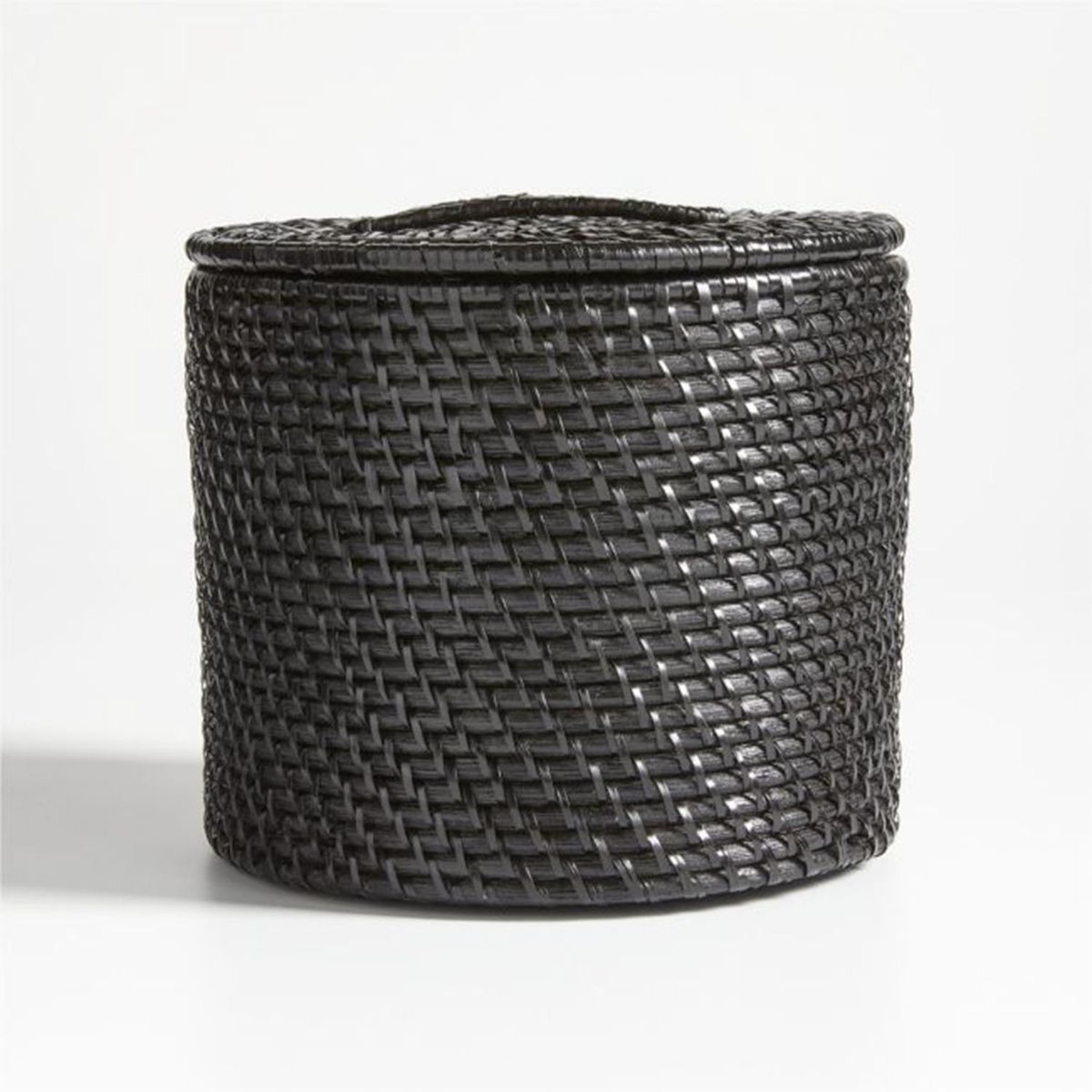 CRATE & BARREL - Canasta Sedona con Tapa en Ratán 17 x 19 cm