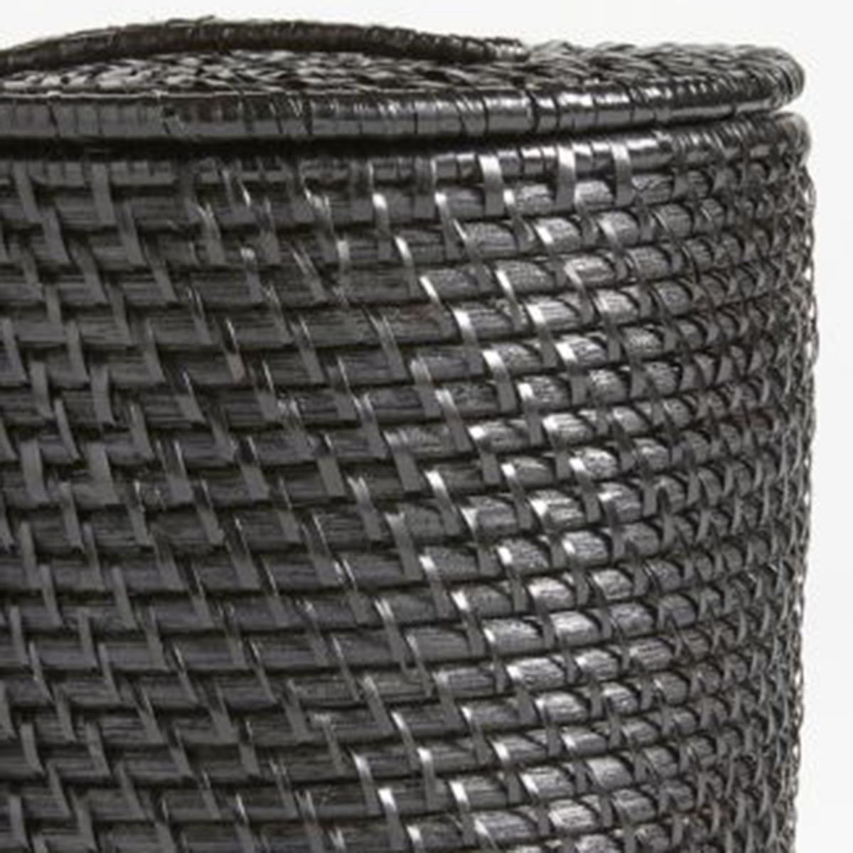 CRATE & BARREL - Canasta Sedona con Tapa en Ratán 17 x 19 cm