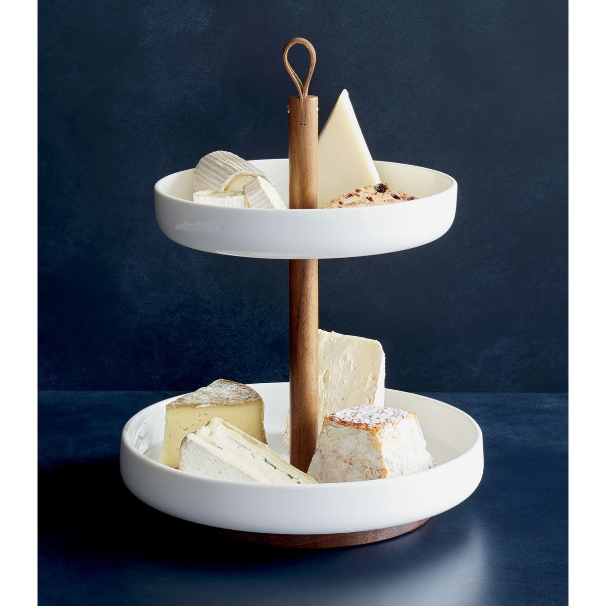 CRATE & BARREL - Tier de 2 pisos para servir