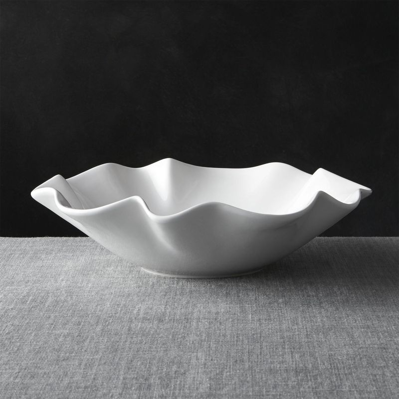 CRATE & BARREL - Bowl Ruffle en Loza 38 cm