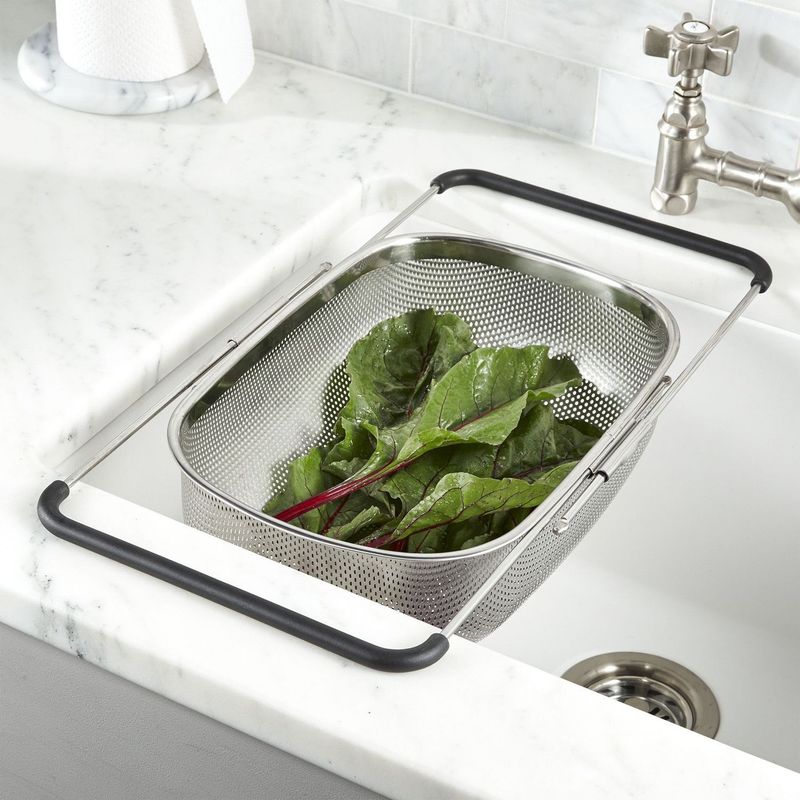 CRATE & BARREL - Colador de Cocina 34 x 25 cm 