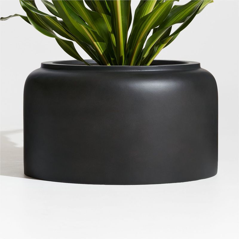CRATE & BARREL - Macetera Crock Cemento 30 x 55 cm