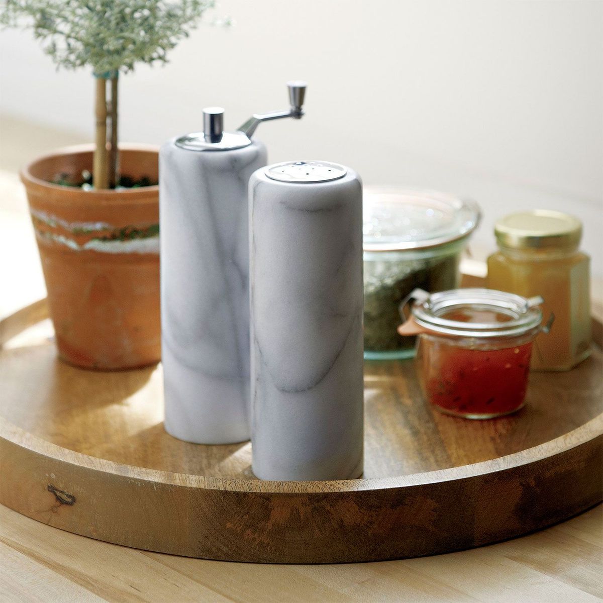 CRATE & BARREL - Salero de Mármol French Kitchen