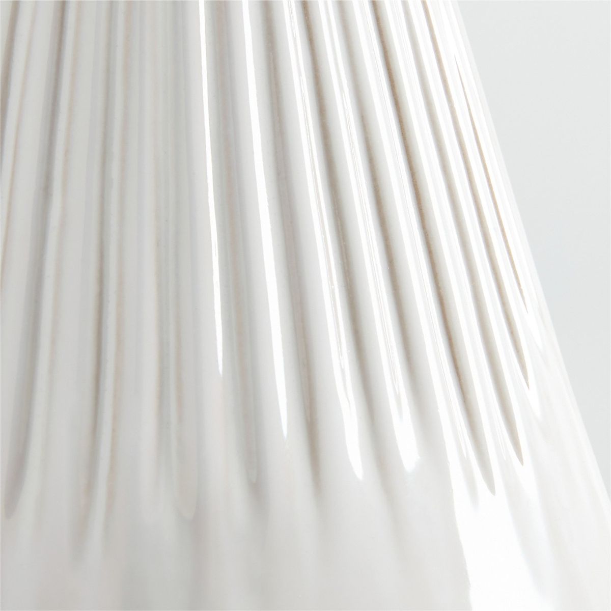 CRATE & BARREL - Adorno Dover en Cerámica 22 cm x 14 cm