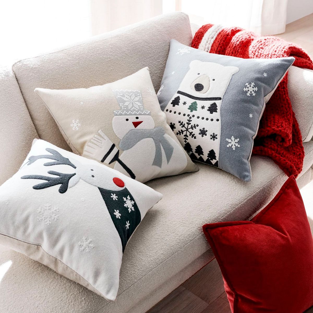 CRATE & BARREL - Funda de cojín Polar Bear en Lana 58 cm x 58 cm