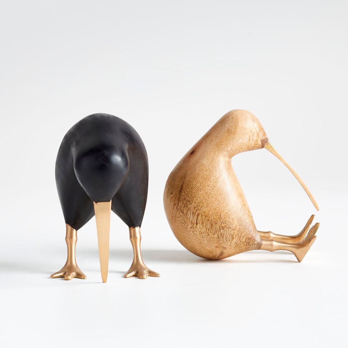 CRATE & BARREL - Adorno Kiwi en Madera mango 14 cm x 14 cm 