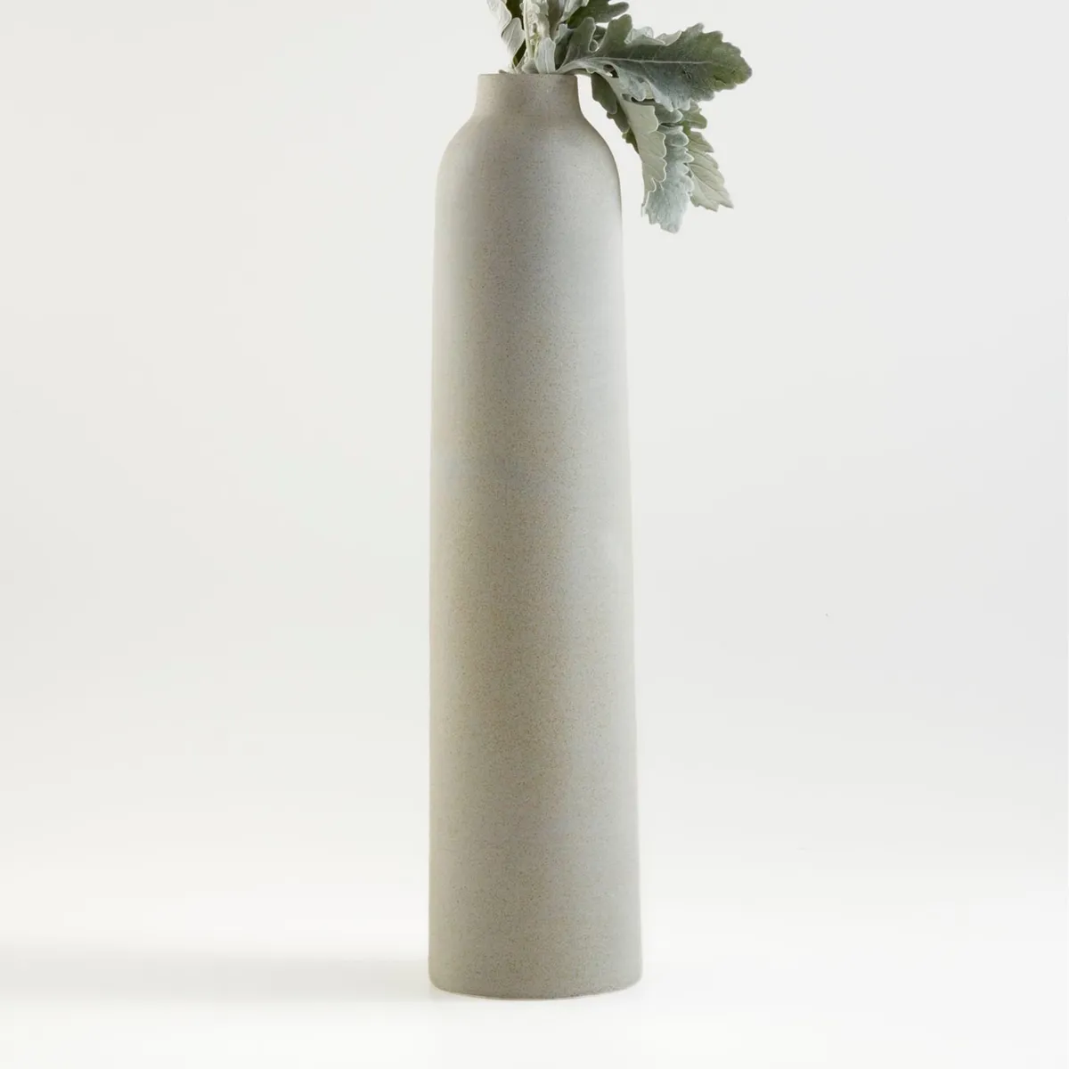 CRATE & BARREL - Florero Rhonna 61 x 14 cm