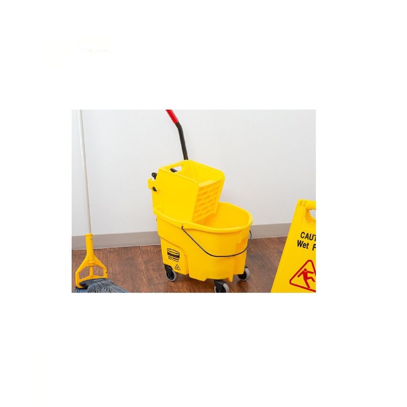 RUBBERMAID - Balde con Escurridor 33 Litros wavebrake Amarillo