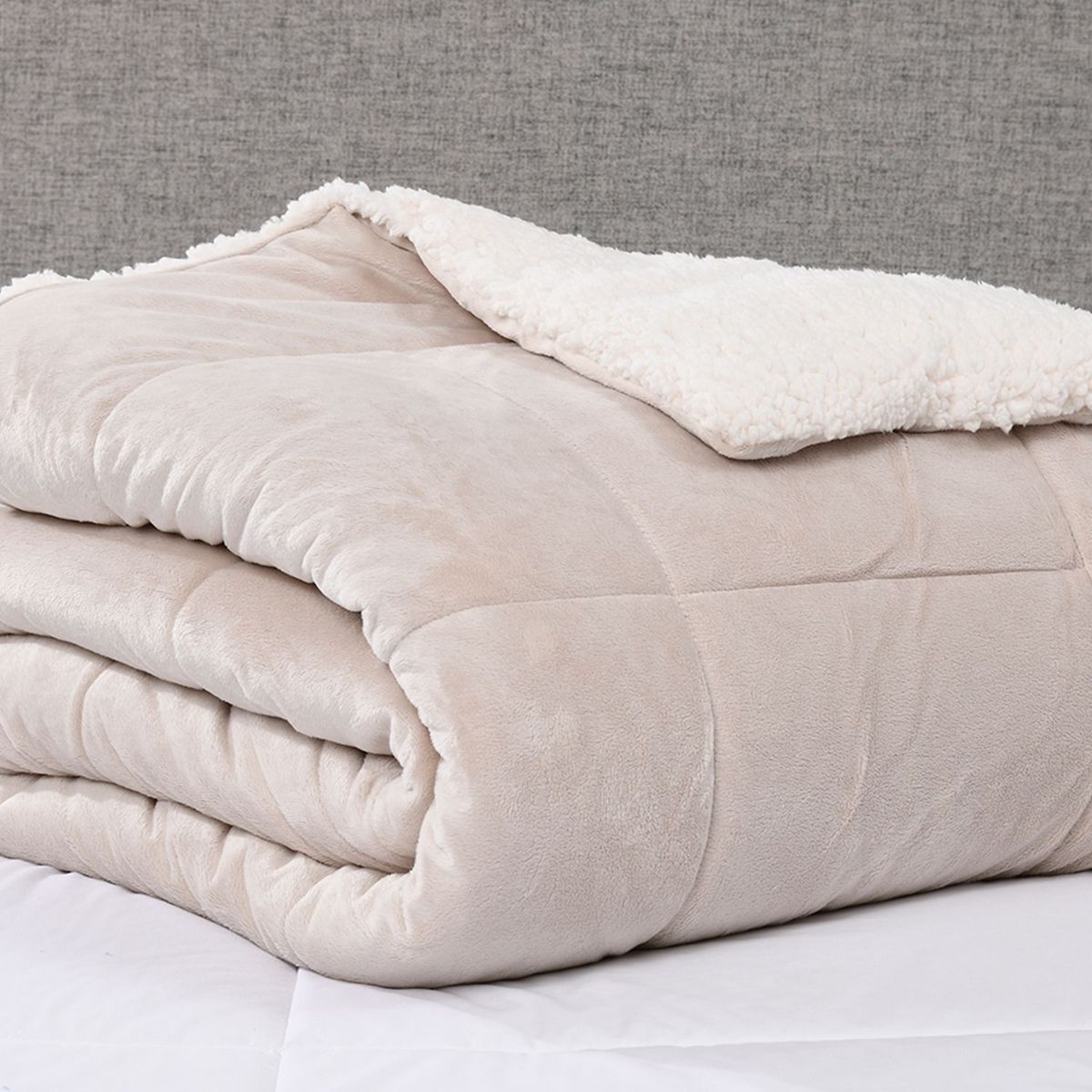 BASEMENT HOME - Cobija Lisa de Poliéster Ovejera 220 GSM Basement Home