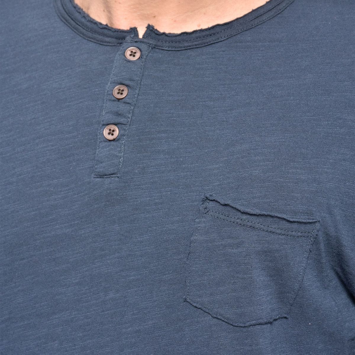 BASEMENT - Camiseta Manga Larga Henley