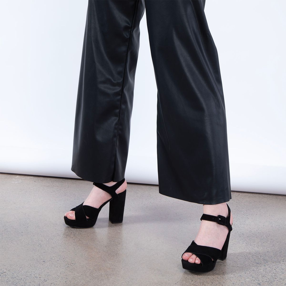 BASEMENT - Sandalias Para Mujer Con Tacón Alto Negras Basement