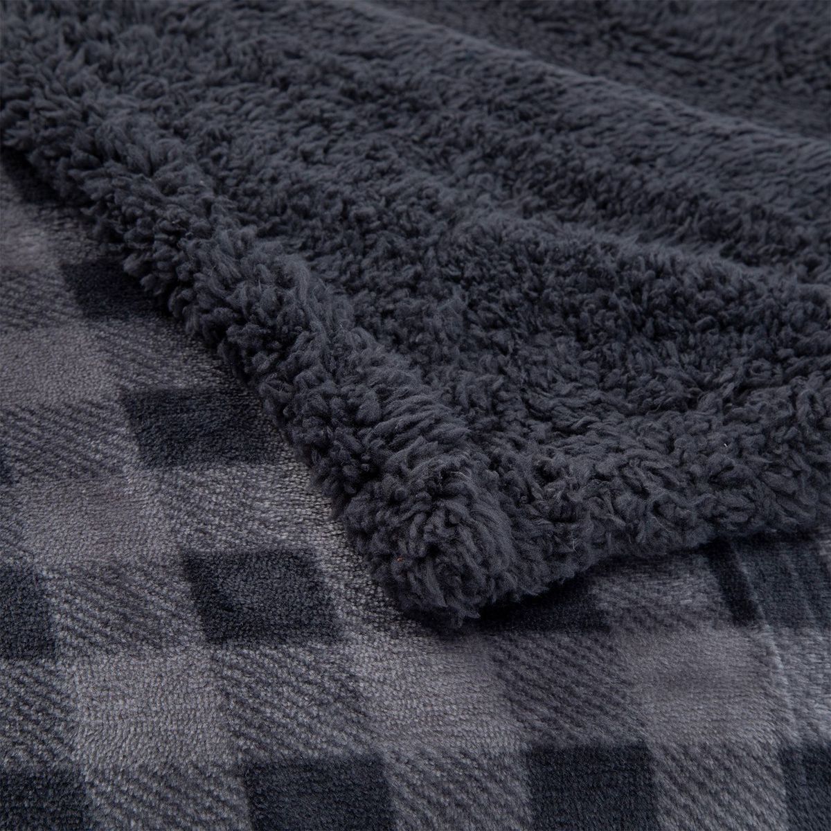 BASEMENT HOME - Cobija Básica de Poliéster Basement Home