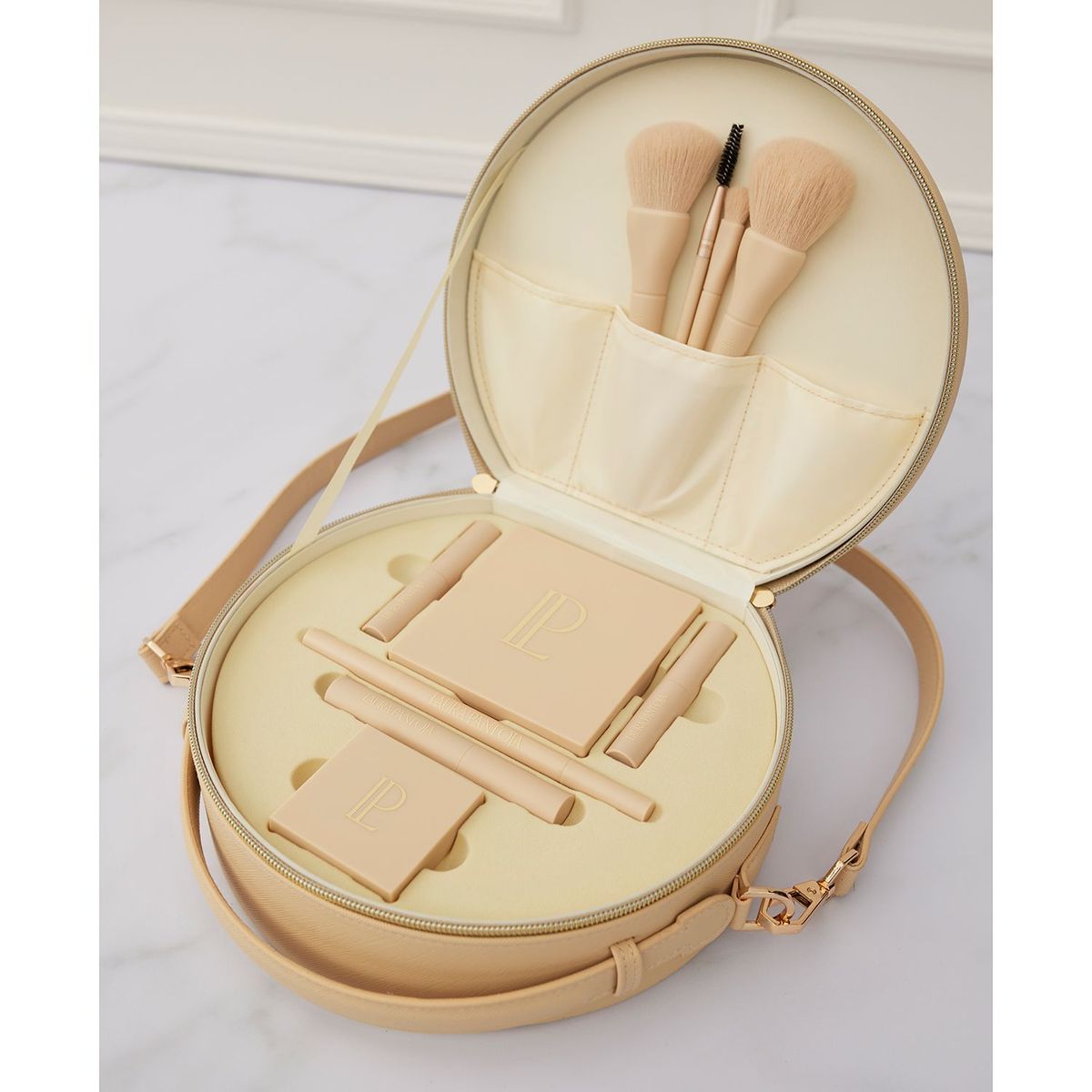 BASEMENT - Set De Maquillaje Laura Pantoja X 6 Productos