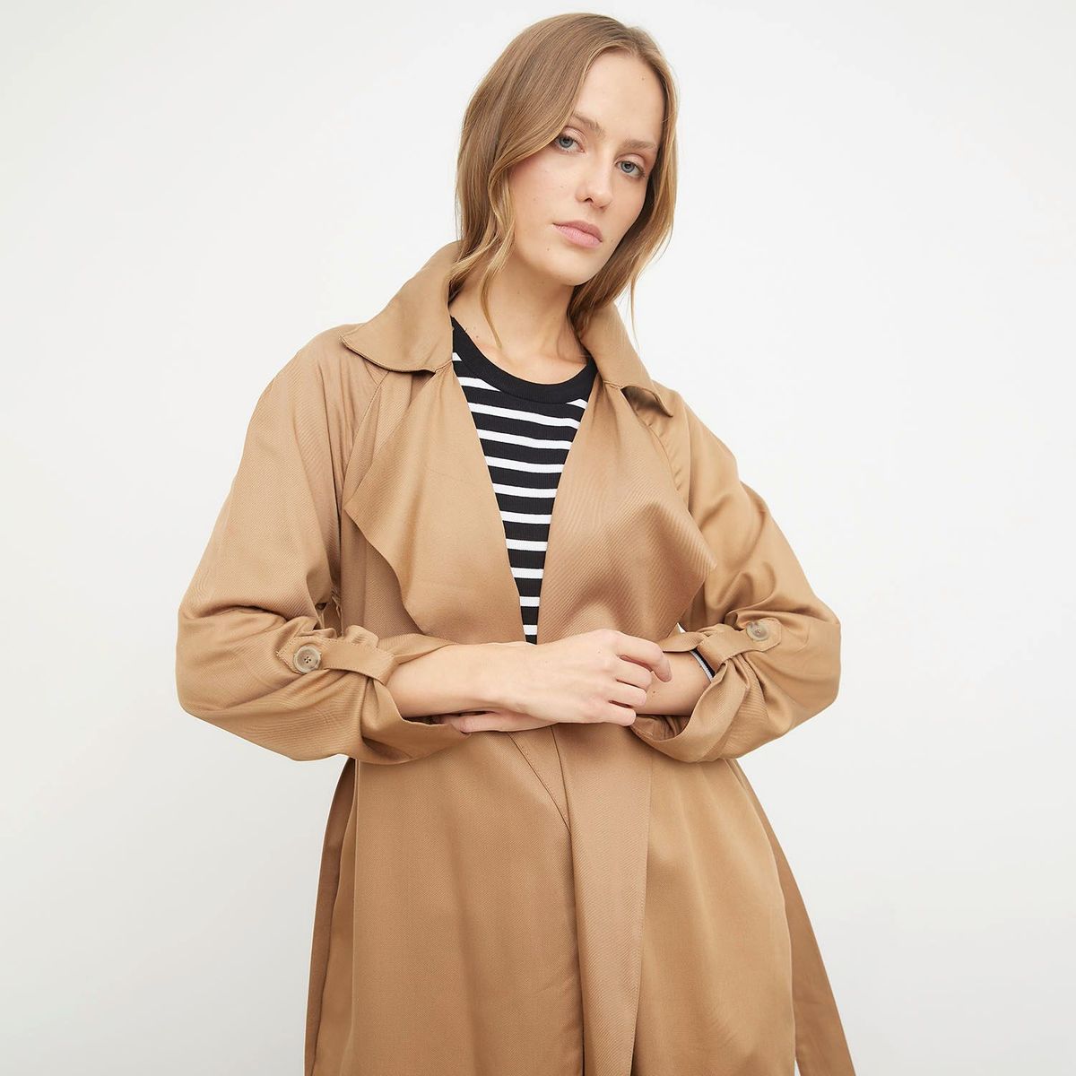 BASEMENT - Abrigo para Mujer Basement