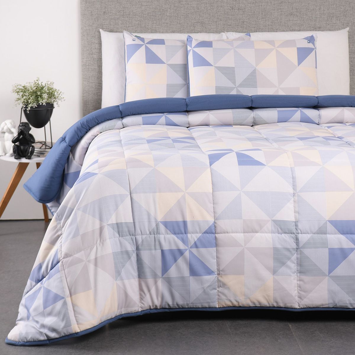 BENETTON - Edredón con exterior de Poliéster y relleno de 300 GSM de Poliéster Muy alcolchado Benetton Bari Alesso. Edredón Estampado para cama Doble, queen, king.