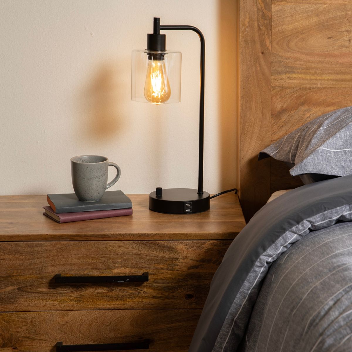 BASEMENT HOME - Lámpara de mesa Basement Home Vd 45 X 15 cm con cargador USB