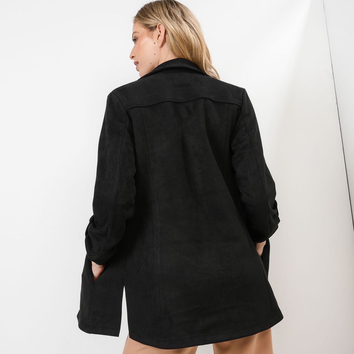 BASEMENT - Abrigo para Mujer Basement