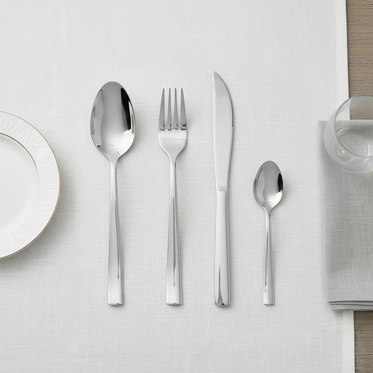 BENETTON - Juego de cubiertos 24 piezas