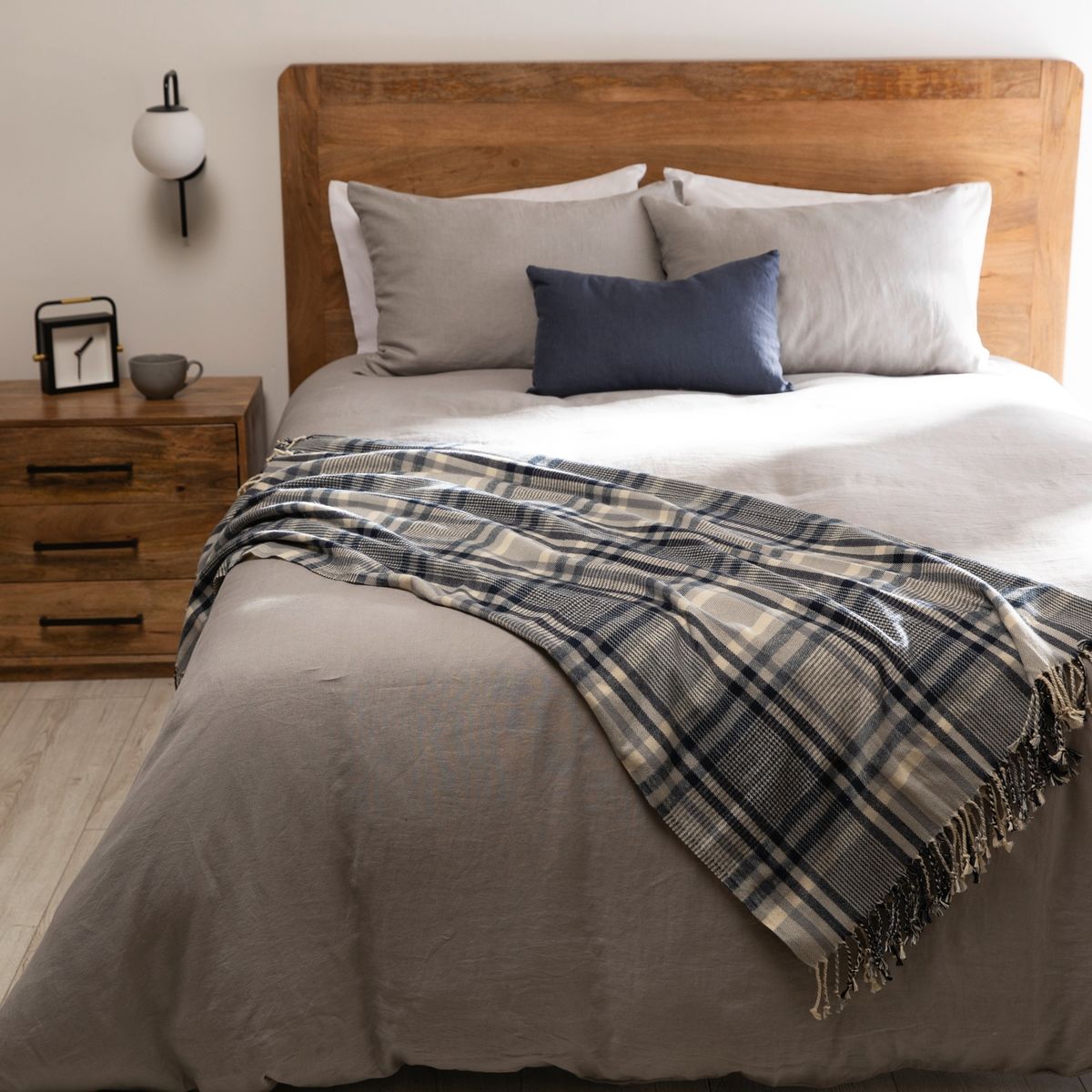 BASEMENT HOME - Manta de Poliéster 130 x 150 cm