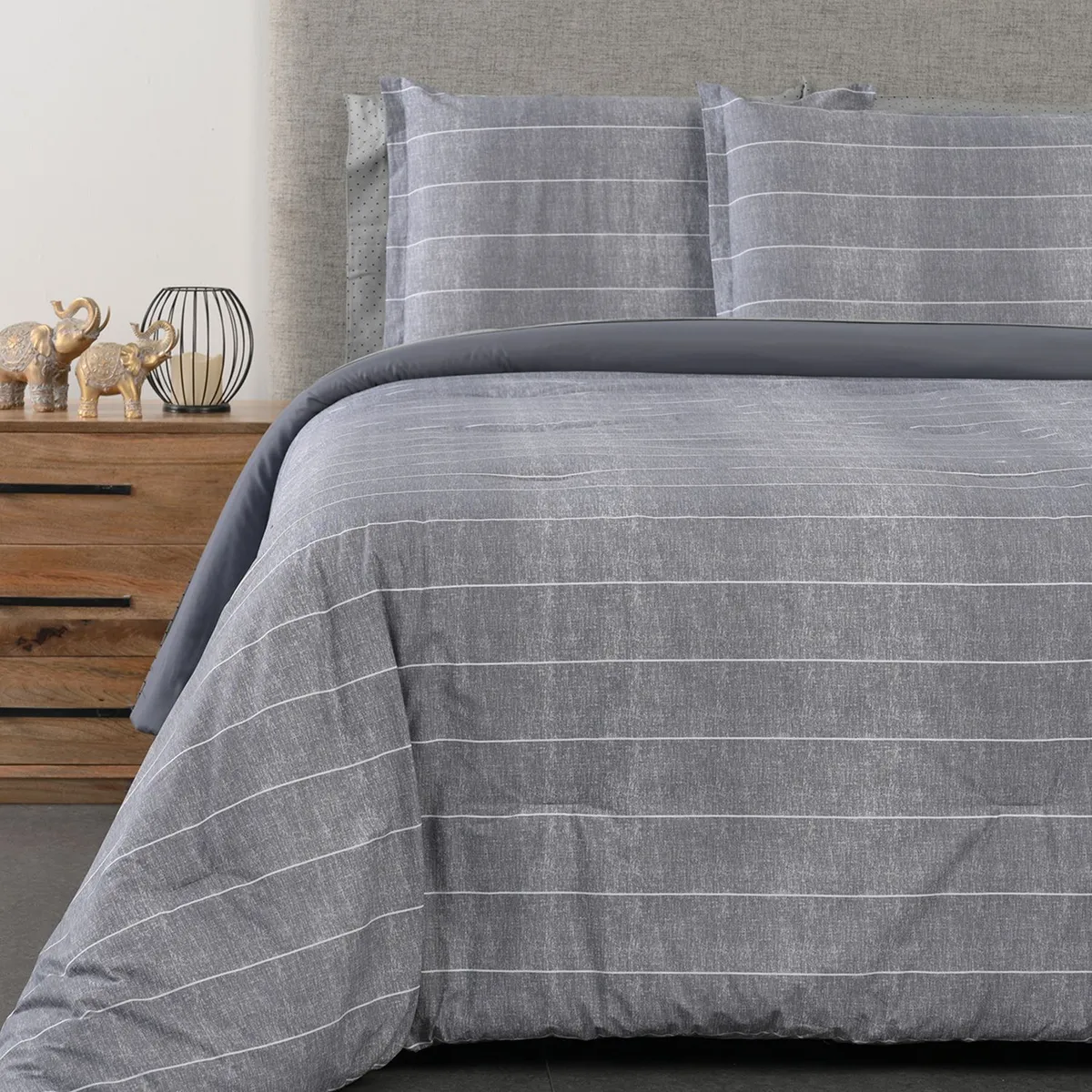 BASEMENT HOME - Edredón Basement Home con exterior de Polialgodón y relleno de 500 GSM de Poliéster alcolchado Nairobi. Edredón Estampado para cama Doble, queen, king.