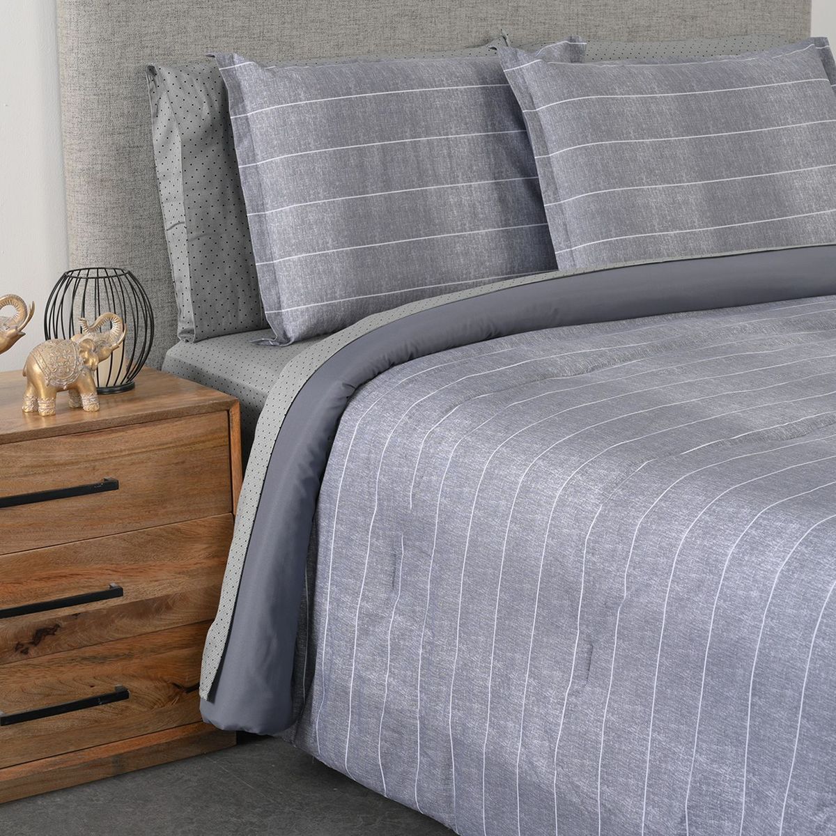 BASEMENT HOME - Edredón Basement Home con exterior de Polialgodón y relleno de 500 GSM de Poliéster alcolchado Nairobi. Edredón Estampado para cama Doble, queen, king.