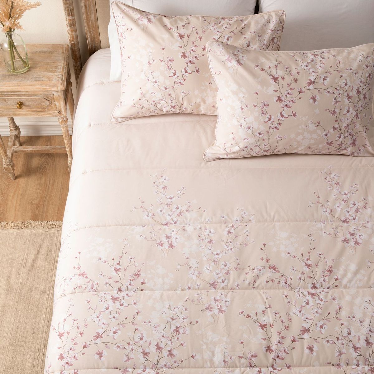 ROBERTA ALLEN - Edredón Roberta Allen con exterior en Polialgodón y relleno de 500 GSM Poliéster muy alcolchado Monica. Edredón Estampado para cama Doble, queen, king.