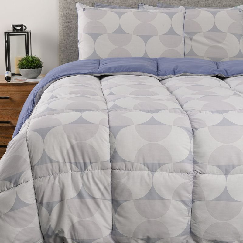 BENETTON - Edredón Benetton con exterior de Polialgodón y relleno de 350 GSM de Poliéster alcolchado. Edredón Estampado para cama Doble, queen, king.