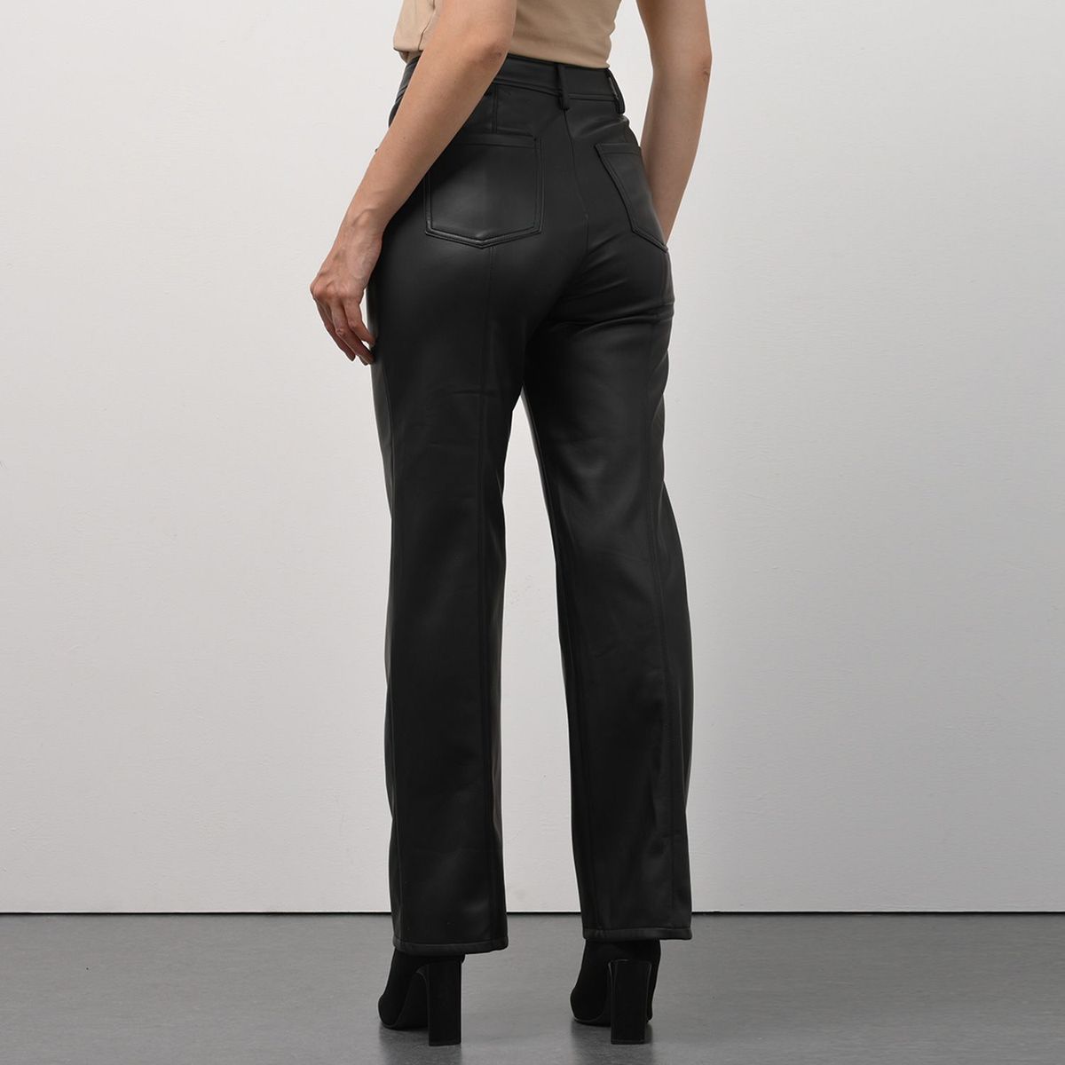 BASEMENT - Pantalón Recto para Mujer Tiro alto Efecto cuero Basement