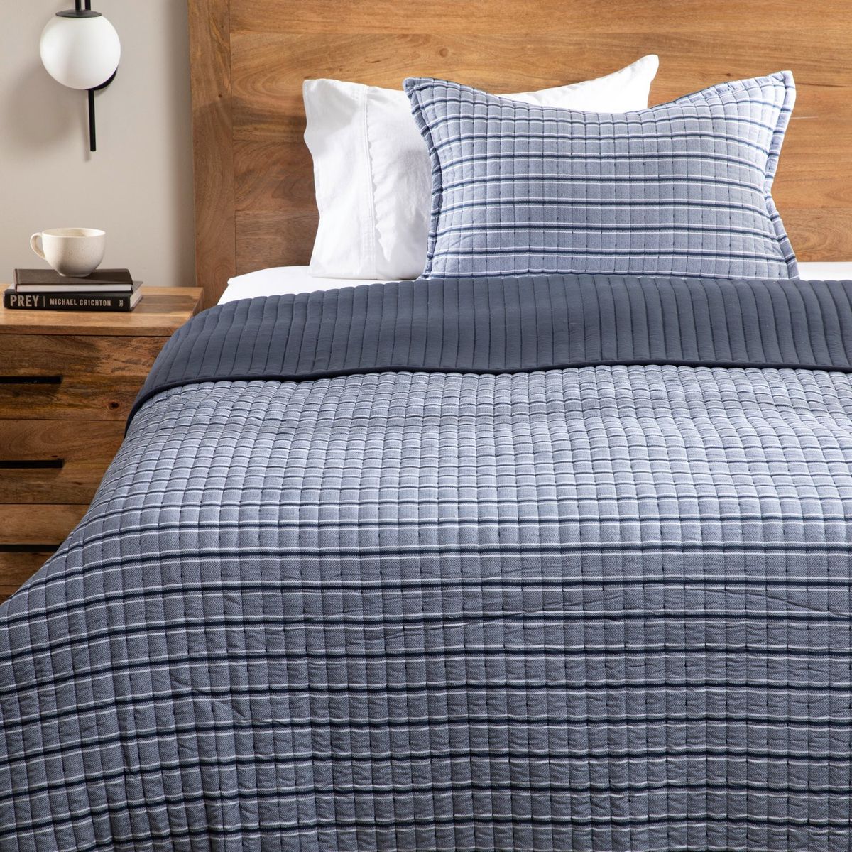 BASEMENT HOME - Cubrelecho Basement Home con exterior y relleno de 190 GSM Poliéster. Cubrelecho Estampado Jerry para Cama Sencillo, doble, queen y King.