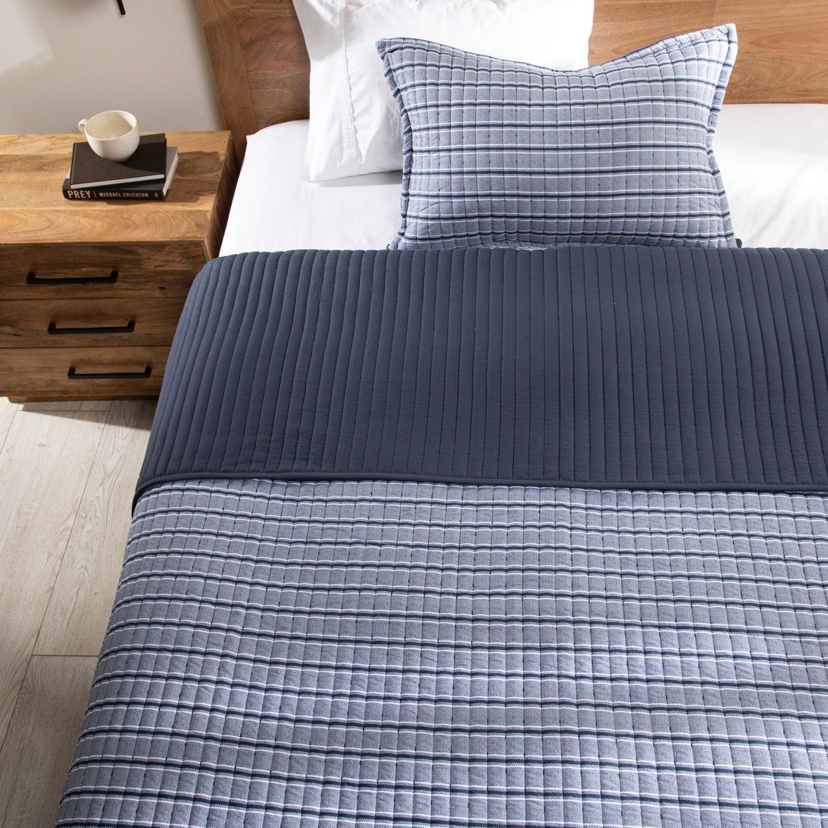 BASEMENT HOME - Cubrelecho Basement Home con exterior y relleno de 190 GSM Poliéster. Cubrelecho Estampado Jerry para Cama Sencillo, doble, queen y King.