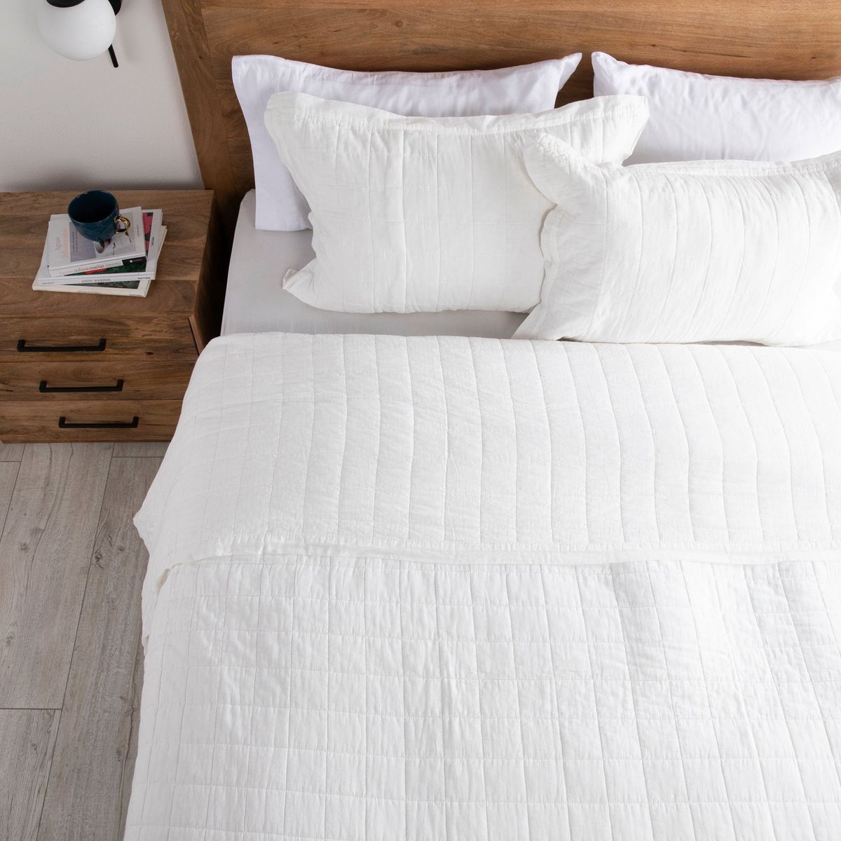 BASEMENT HOME - Cubrelecho Basement Home con exterior de Algodón 132 Hilos. Cubrelecho Liso para Cama Doble, queen y King.