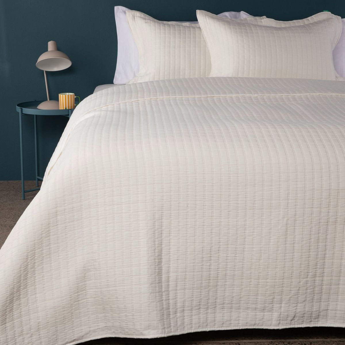 BENETTON - Cubrelecho Benetton con exterior de Polialgodón  y relleno de 80 GSM Poliéster. Cubrelecho Liso para Cama Doble, queen y King.