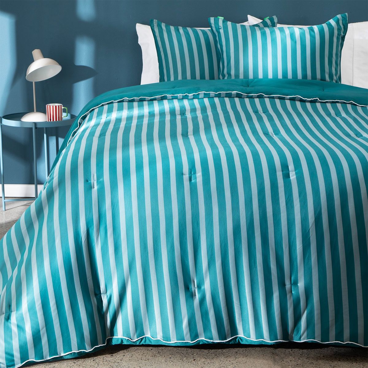 BENETTON - Edredón Benetton con exterior Nylón  y relleno de 160 GSM de Poliéster Cool. Edredón Estampado para cama doble, queen, king.