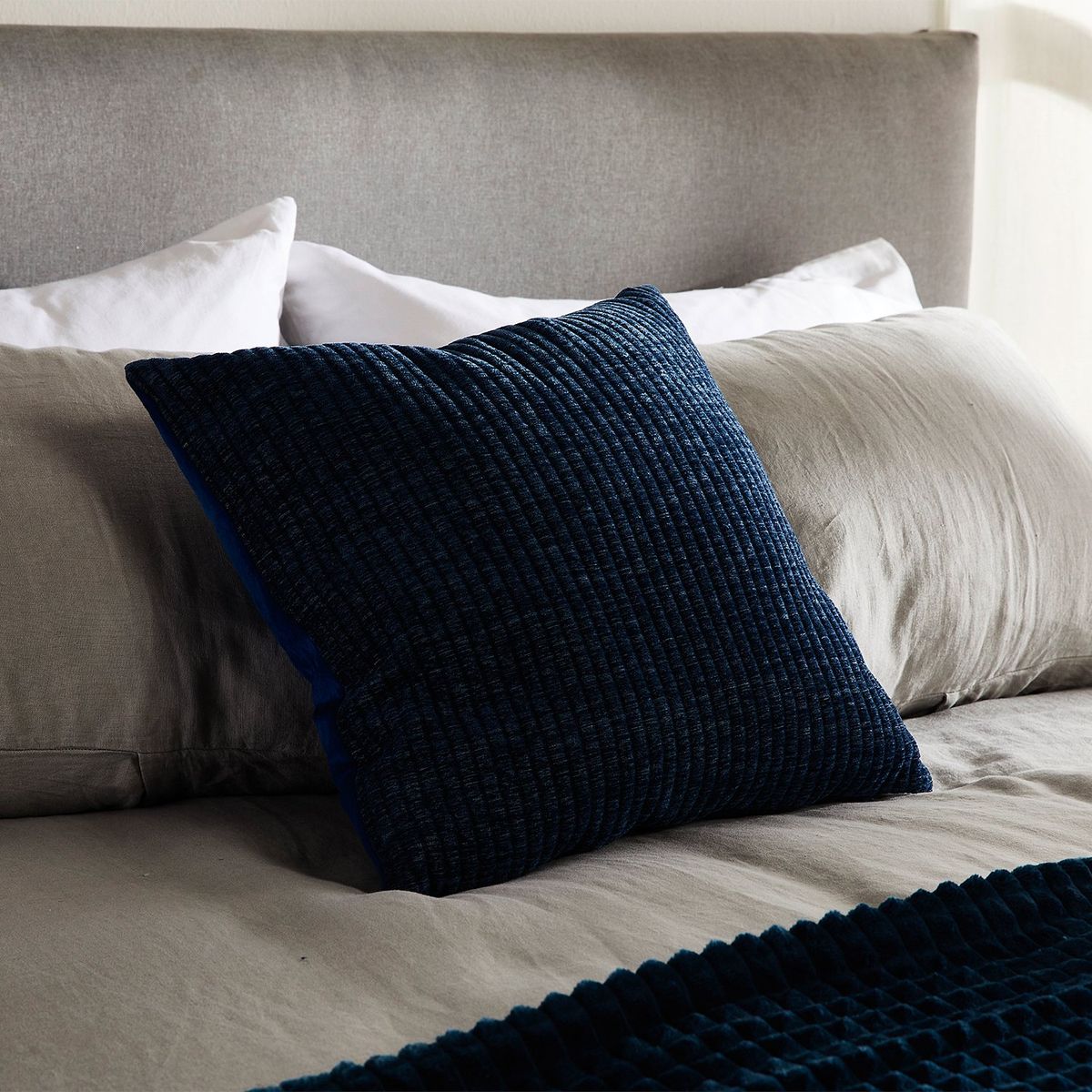 MICA - Cojín CUANTI AZ 45 x 45 cm