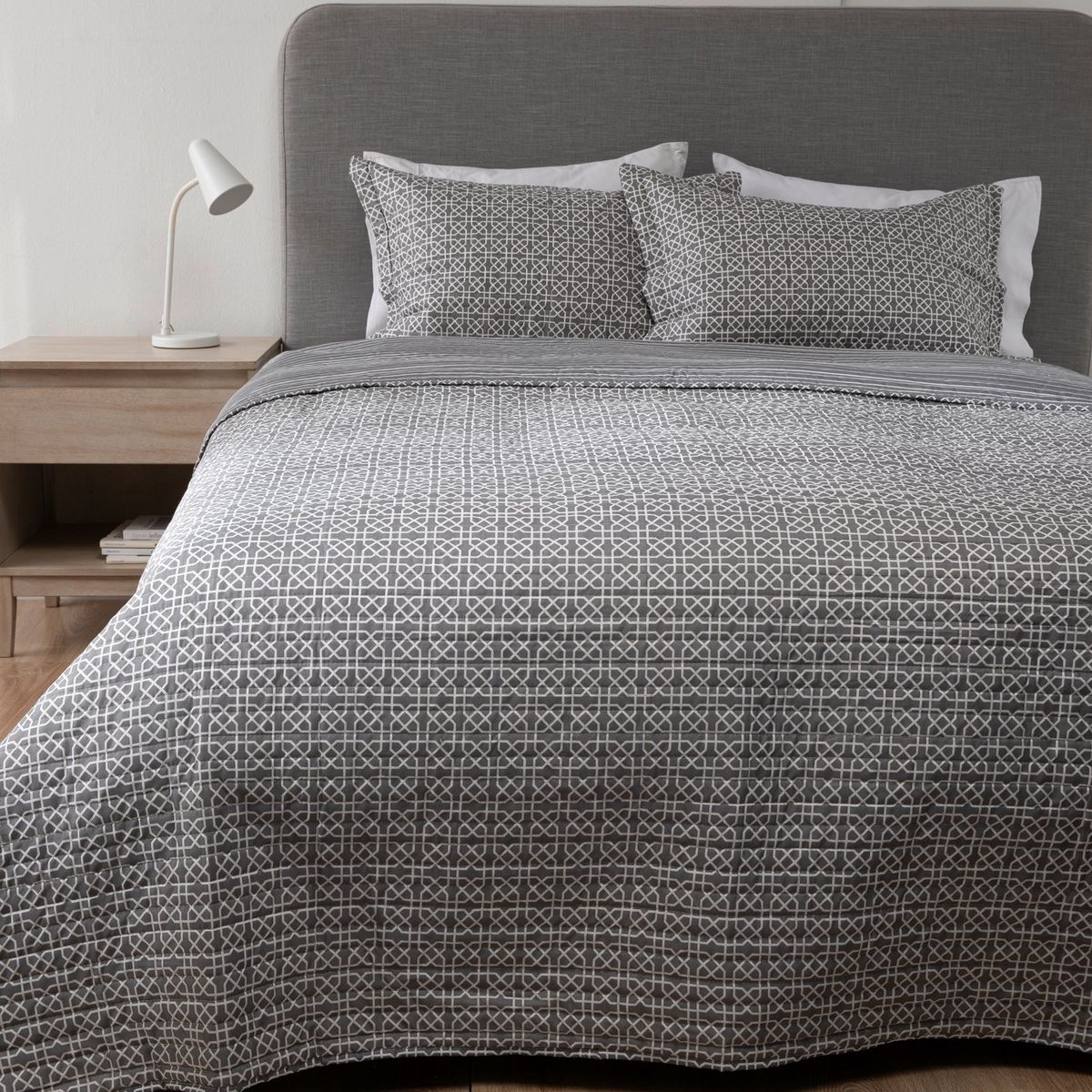 MICA - Cubrelecho Mica con exterior y relleno de 75 GSM Poliéster. Cubrelecho Estampado Mafe para Cama Sencillo, doble, queen y King.